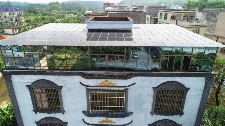 还在装传统阳光房？太傻了！如今大家都装这个，美观、环保还能赚钱！